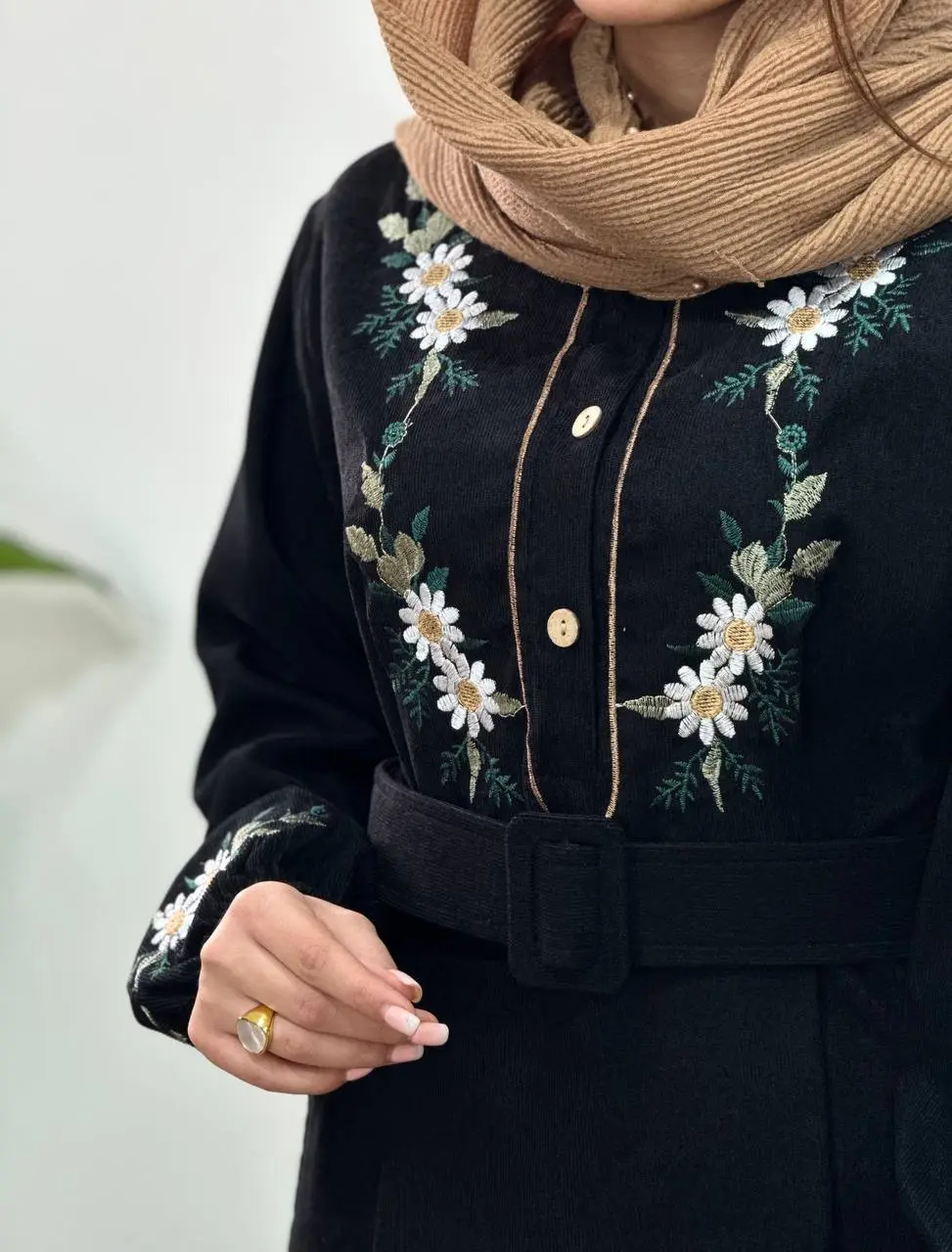 پیراهن مانتویی گلدوزی بابونه همراه با کمربند